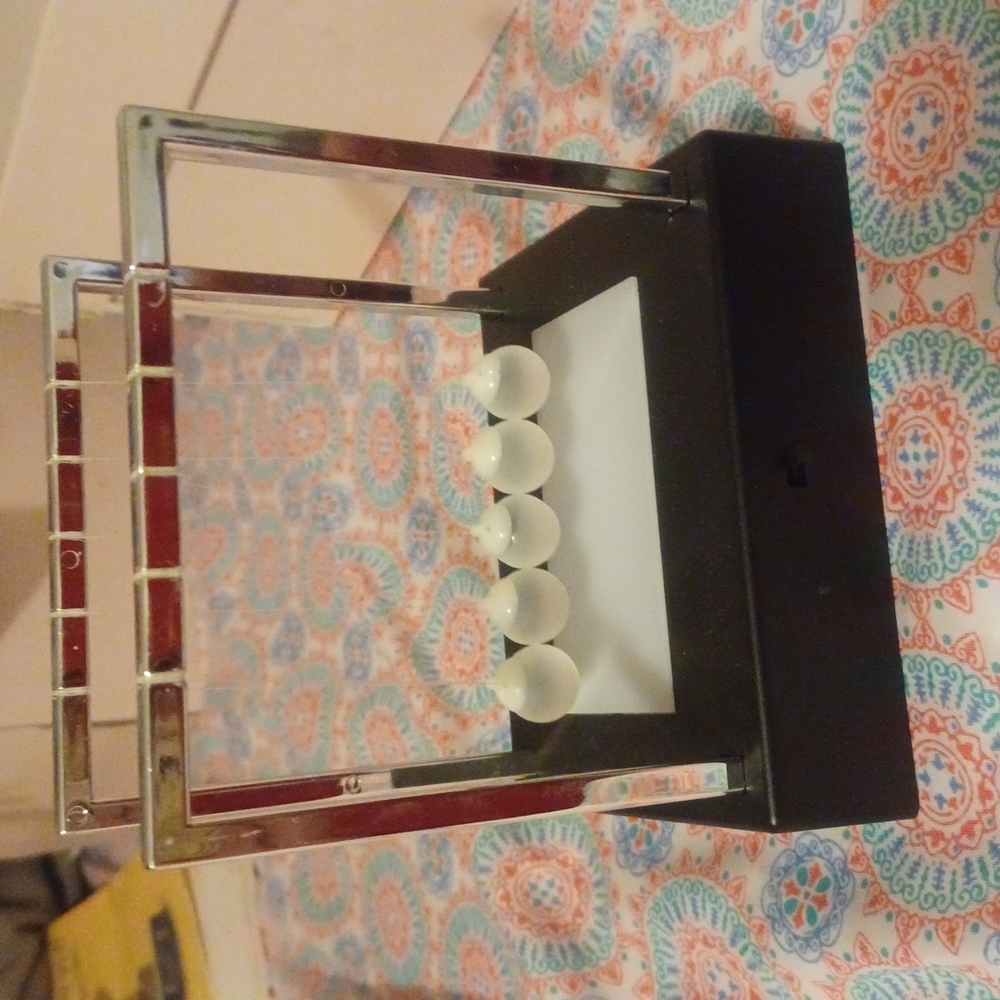 Light up Newtons cradle